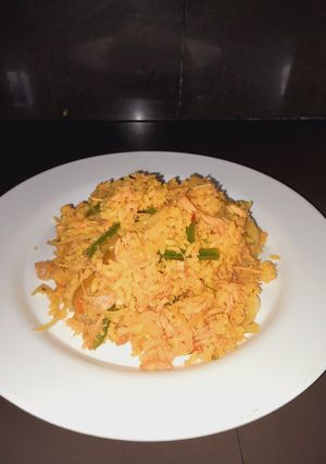 Una foto de Arroz de pollo con pocos ingredientes