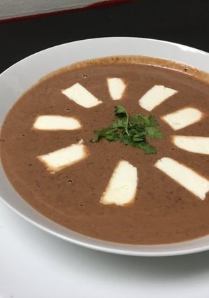 Una foto de 🥣Crema de frijoles con chile chipotle