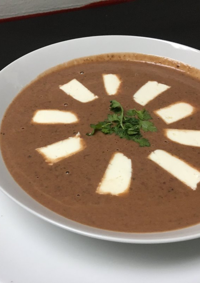 Una foto de 🥣Crema de frijoles con chile chipotle