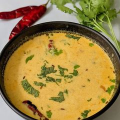 A picture of Dahi kadhi without besan.