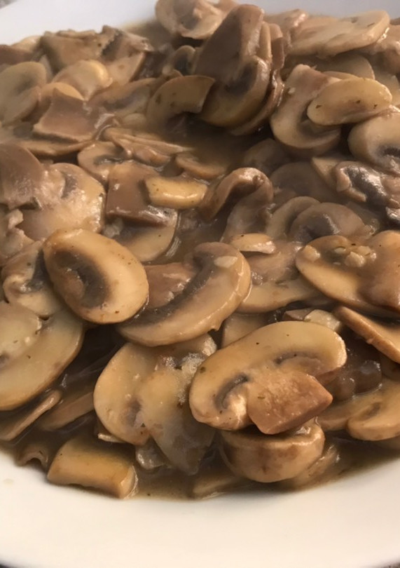 Una foto de Champiñones en salsa