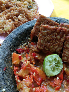 Foto resep 124. Sambal Dadak Terasi, Telur crispy