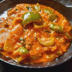 A picture of Rich & Creamy Onion Capsicum masala.