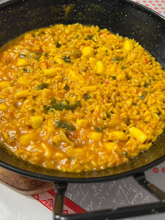 Una foto de Arroz con gambón y pollo