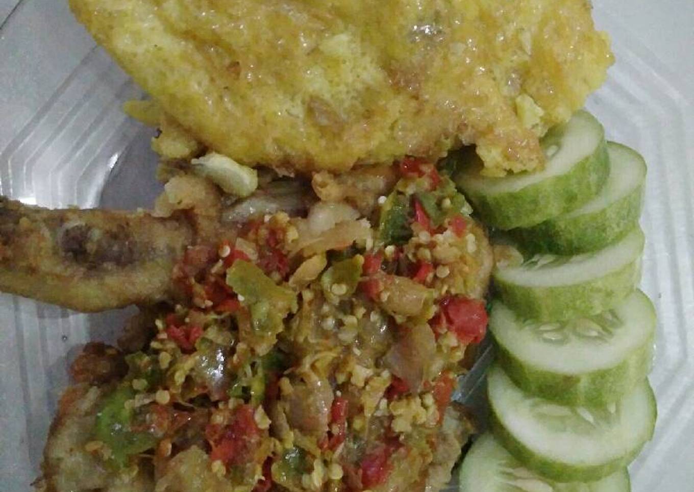 Bagaimana Membuat Ayam gebrek puedesss, Enak Banget