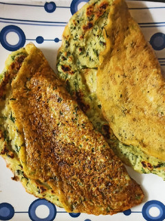 મગની દાળના ચીલા (Moong Dal Chila Recipe In Gujarati) રેસીપી મુખ્ય ફોટો