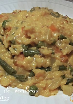 Foto principal de Risotto de verduras y azafrán