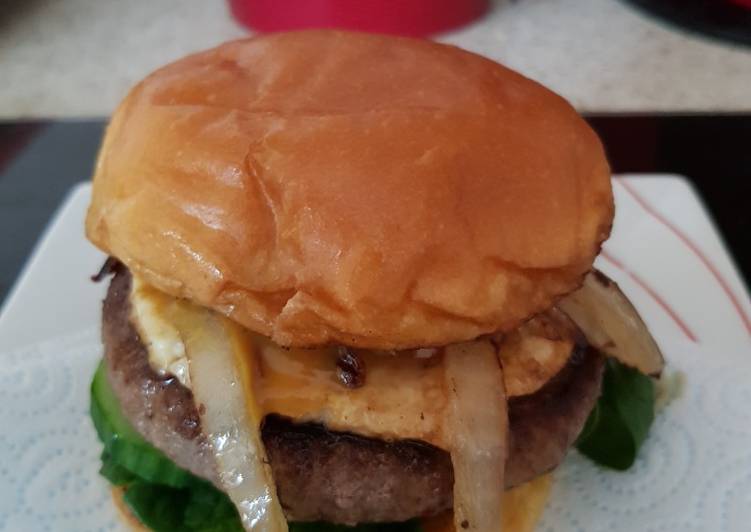 Recipe of Ultimate One fried Onion Big Steak Burger 😀