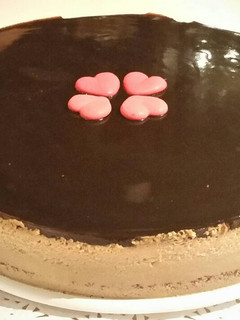 Una foto de Tarta de chocolate blanco y crema de orujo Con Thermomix