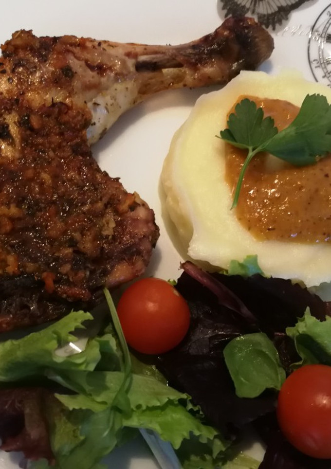 Una foto de Pollo a la naranja y puré de patata