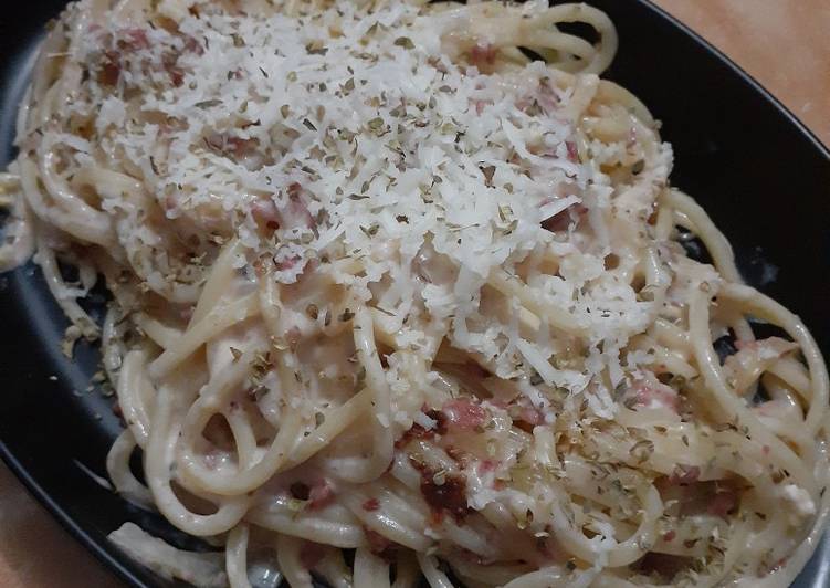 makanan Spagetti Carbonara yang Lezat