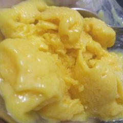 A picture of Mango ice-cream.
