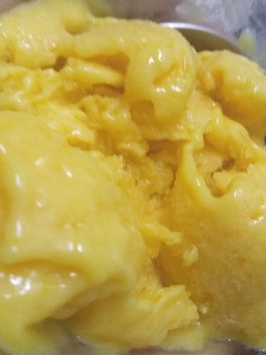 A picture of Mango ice-cream.