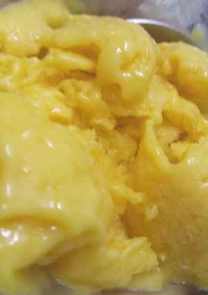 A picture of Mango ice-cream.