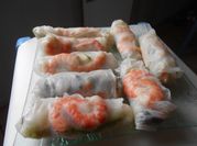 Une photo de salade crevette