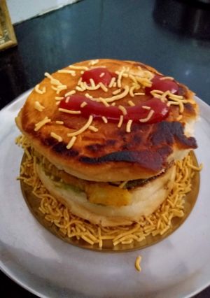 इंस्टेंट मसाला पाव (Instant Masala Pav recipe in Hindi) रेसिपी मुख्य फोटो
