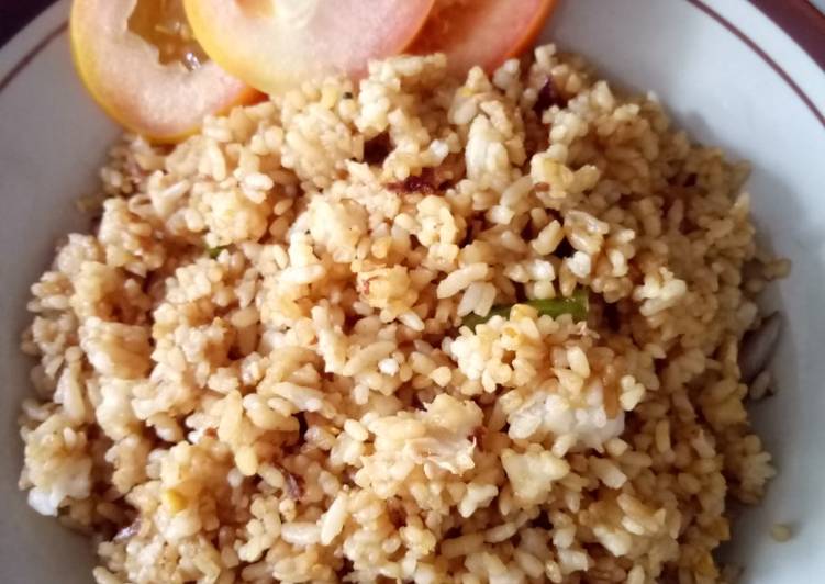 Bagaimana Menyiapkan Nasi goreng kornet yang Bisa Manjain Lidah