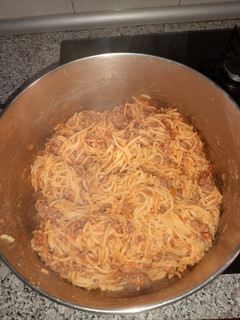 Una foto de Espaguetis con tomate