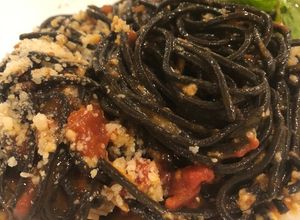 Una foto de Arrabbiata picante con anchoas