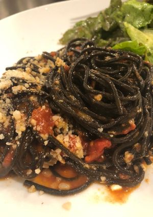 Una foto de Arrabbiata picante con anchoas