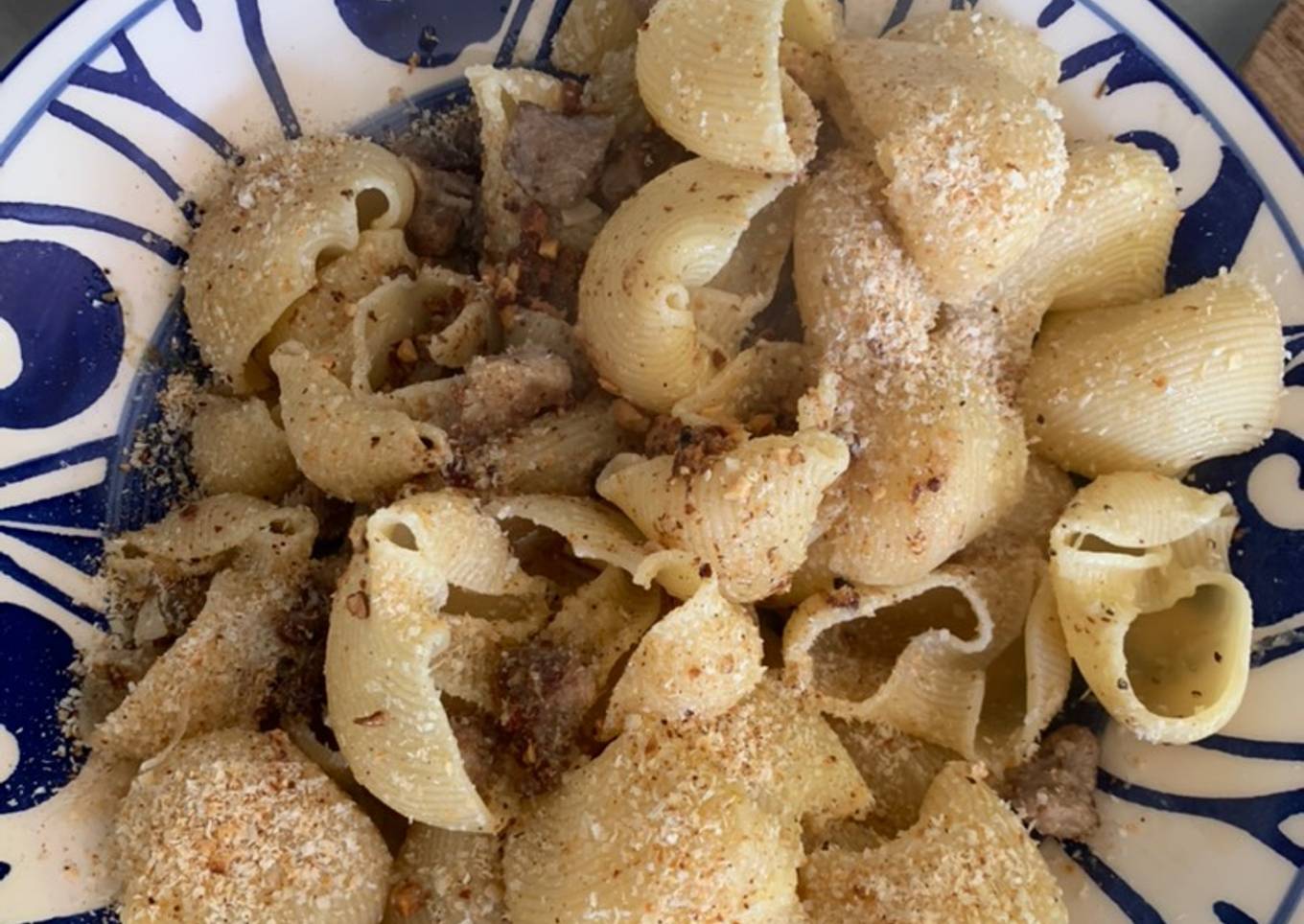 Shell pasta with lamb, Parmesan, almonds and oils