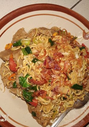 Foto resep Mie instan goreng nyemek pedes