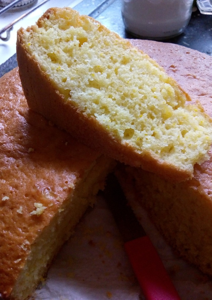 Una foto de Bizcochuelo de naranja húmedo 😄 súper liviano y rico! #moldes