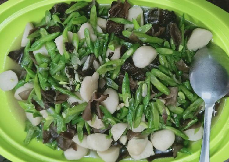 Tumis kacang panjang, jamur dan bakso