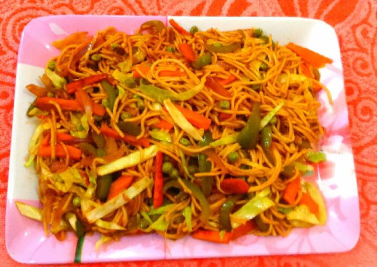 Steps to Make Perfect Veg hakka noodles / chow mein