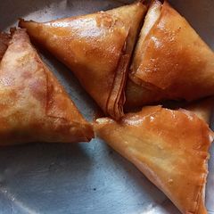 Beef samosas A picture of Beef samosas.