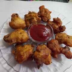 A picture of Gobhi ke pakode (fritters).