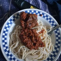 A picture of Peppered stew with spaghetti.