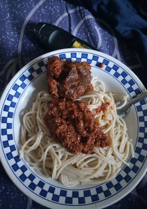 A picture of Peppered stew with spaghetti.