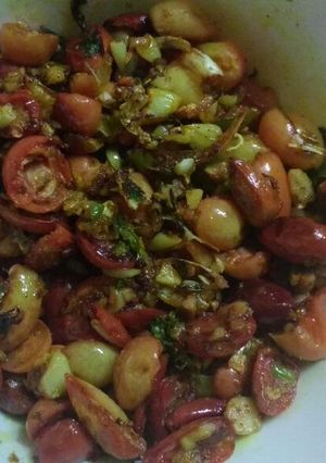 A picture of Karaunde aur mirch ka achar.