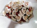سالاد خیار و گوجه و قارچ 🤭