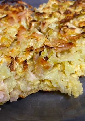 Una foto de Tarta salada / pastel salado de repollo con pavo fácil