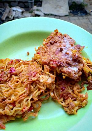 Foto resep Omelette mie telur pedas