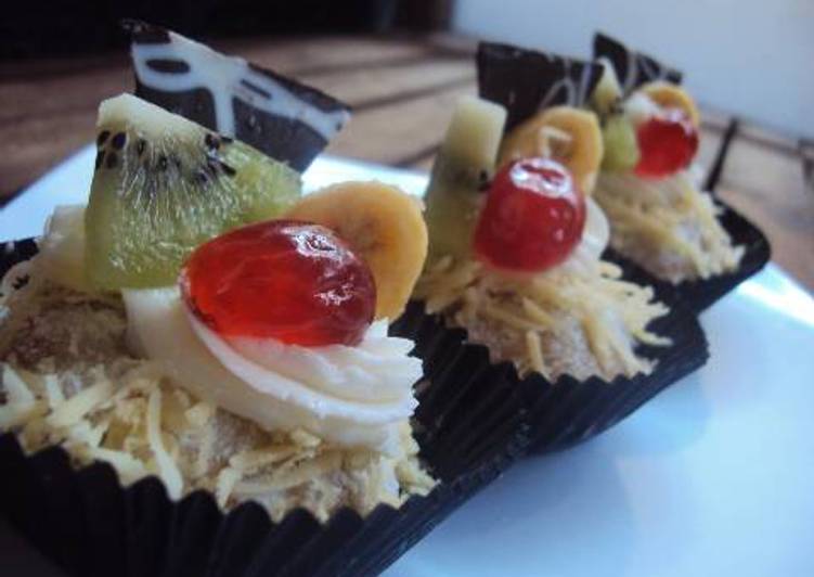 Bagaimana Menyiapkan Sus goreng (with fruits garnish) Anti Gagal