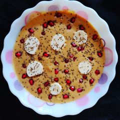 A picture of Apple oats smoothie bowl.
