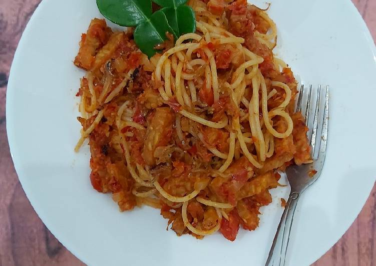 Cara Gampang Menyiapkan Spaghetti sambel goreng tempe teri, Enak