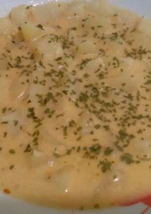 Tejfölös burgonyafőzelék recept fotója