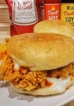 A picture of Crunchy zinger burger.