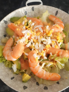 Una foto de Ensalada de langostinos