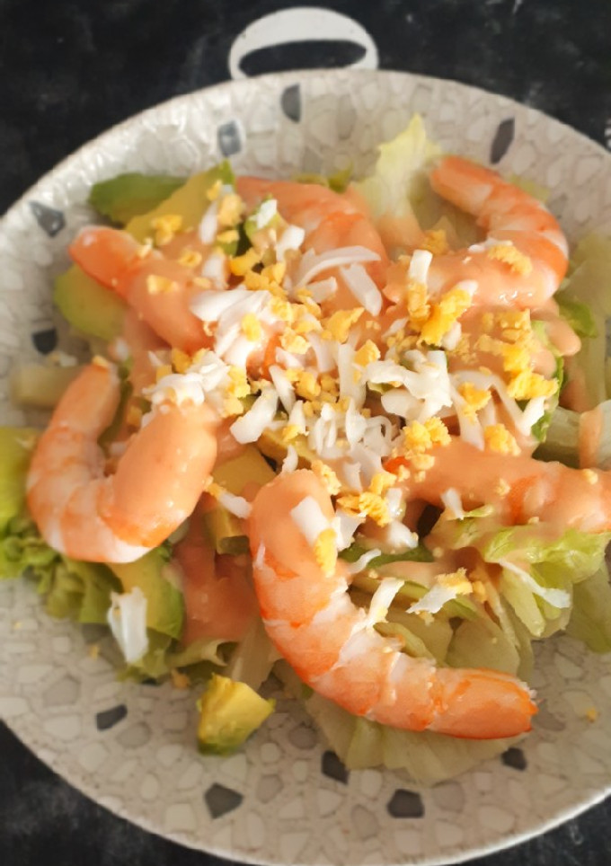 Una foto de Ensalada de langostinos