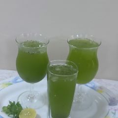 A picture of Lemon 🍋mint leaves 🍃cooling refreshing mouth watering drink 🍸.