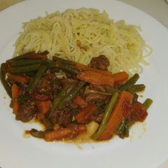 A picture of Spaghetti with green beans carrot stew.