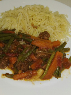 A picture of Spaghetti with green beans carrot stew.