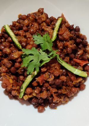 A picture of Kala Chana Masala.