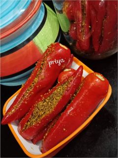 मोटी लाल मिर्च का अचार (Moti Lal mirch recipe in hindi) रेसिपी मुख्य फोटो