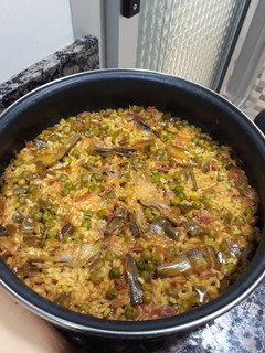 Una foto de Arroz con verduras y jamón serrano